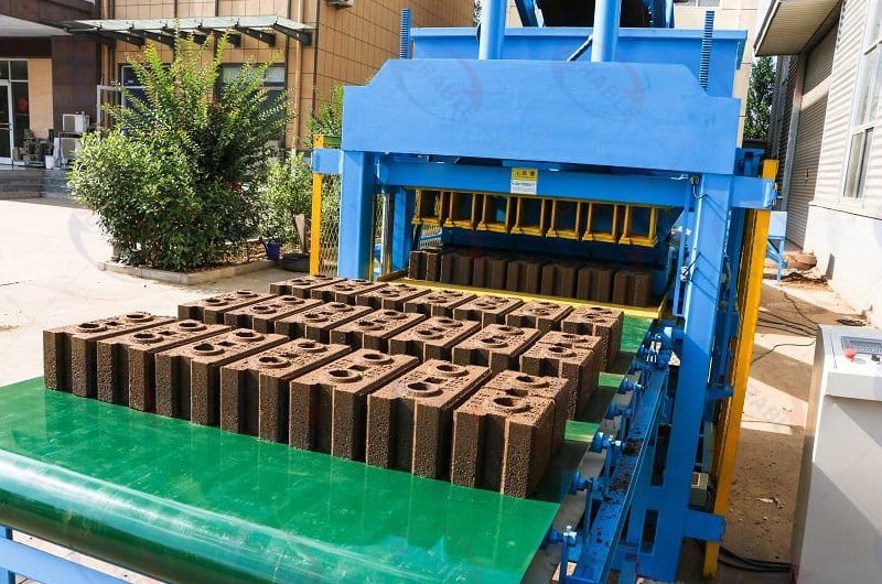Interlocking Brick Machine