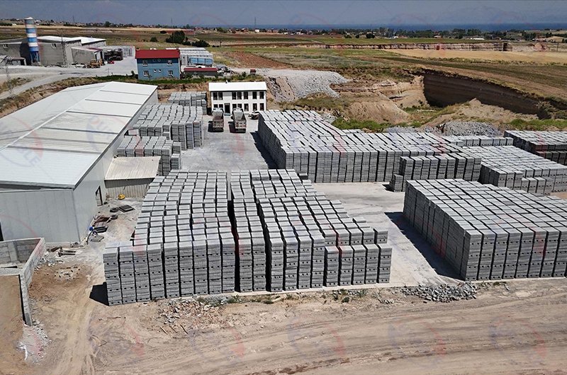Large-scale concrete block plant